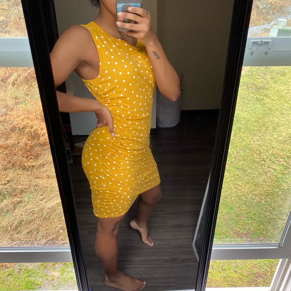 Vintage Pok-a-dot yellow dress!